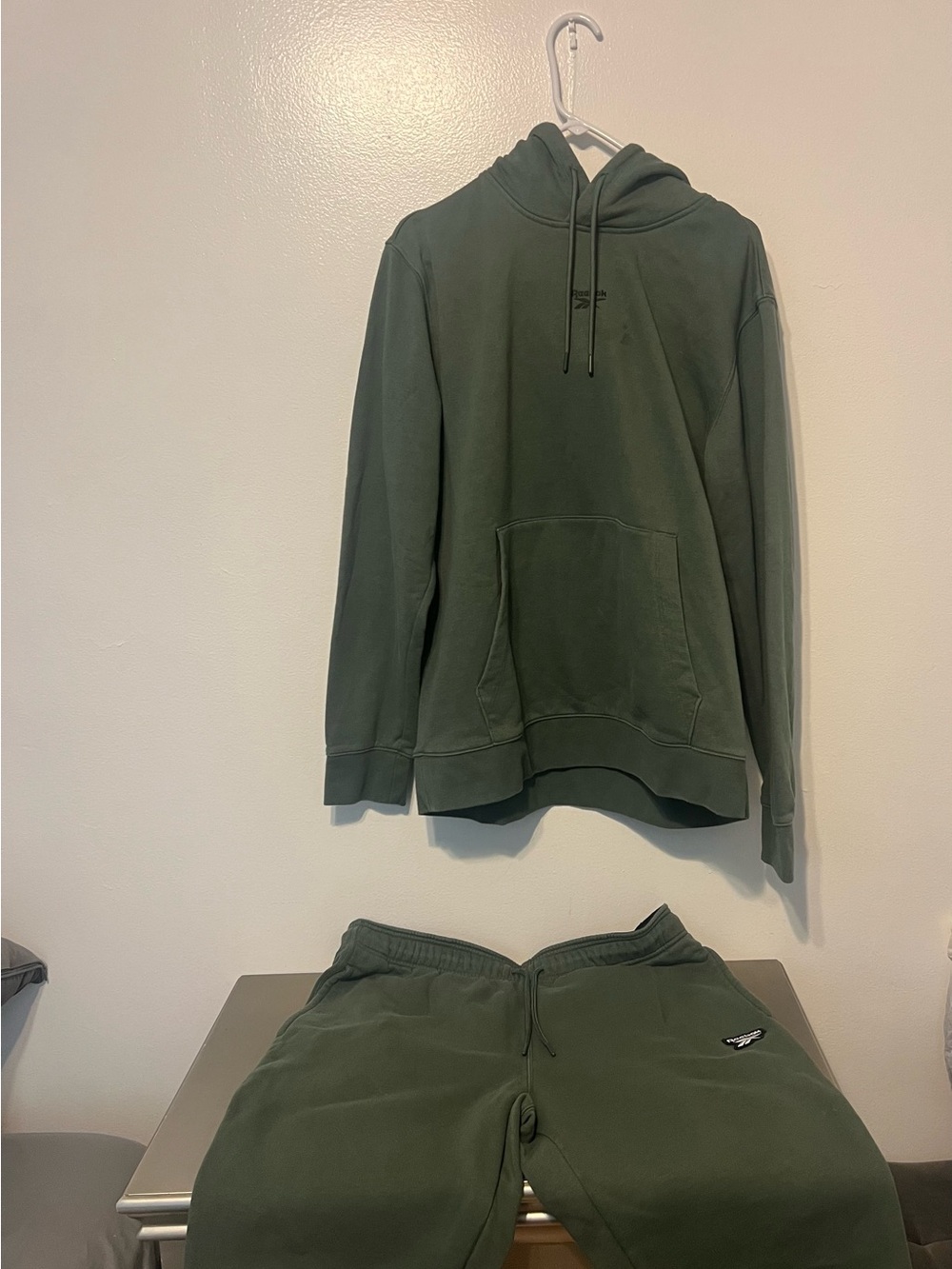 Men’s Green Reebok Hoodie & Sweatpants set
